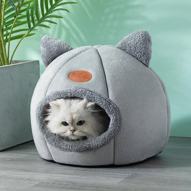 Cozy Winter Cat Nest